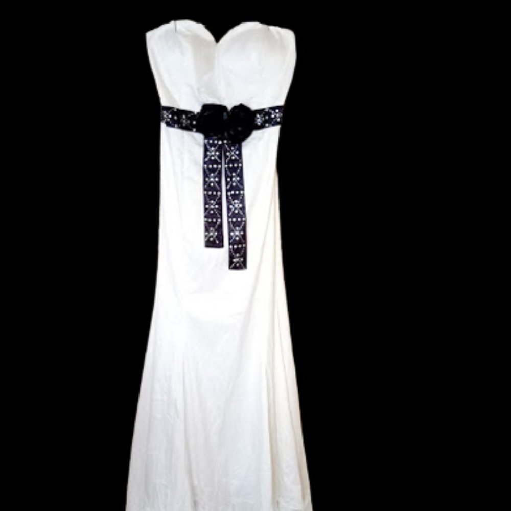 Black and White Satin Strapless PROM Dress Fits Size 18 or 1X NEW NWT